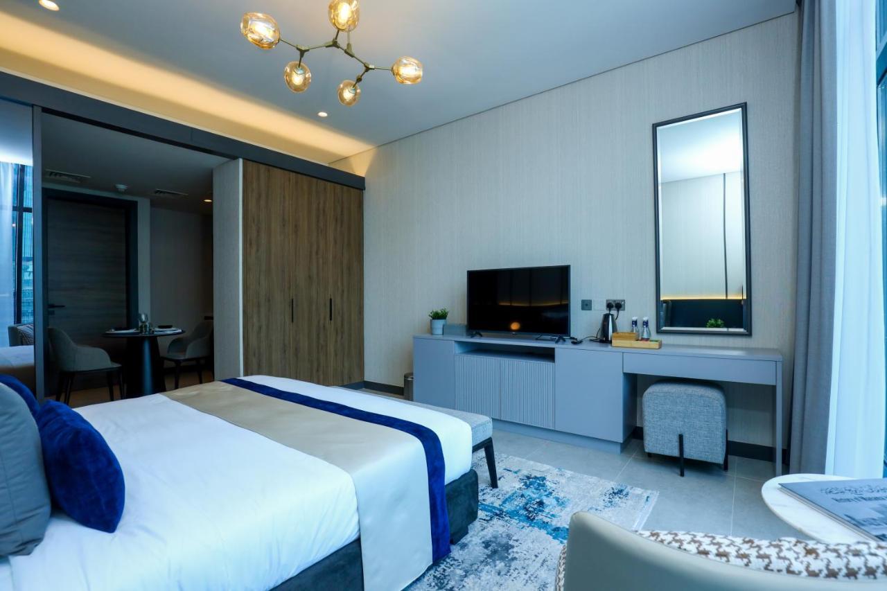 Hotel Charthouse Bahrain Manama Zewnętrze zdjęcie A bedroom at the hotel