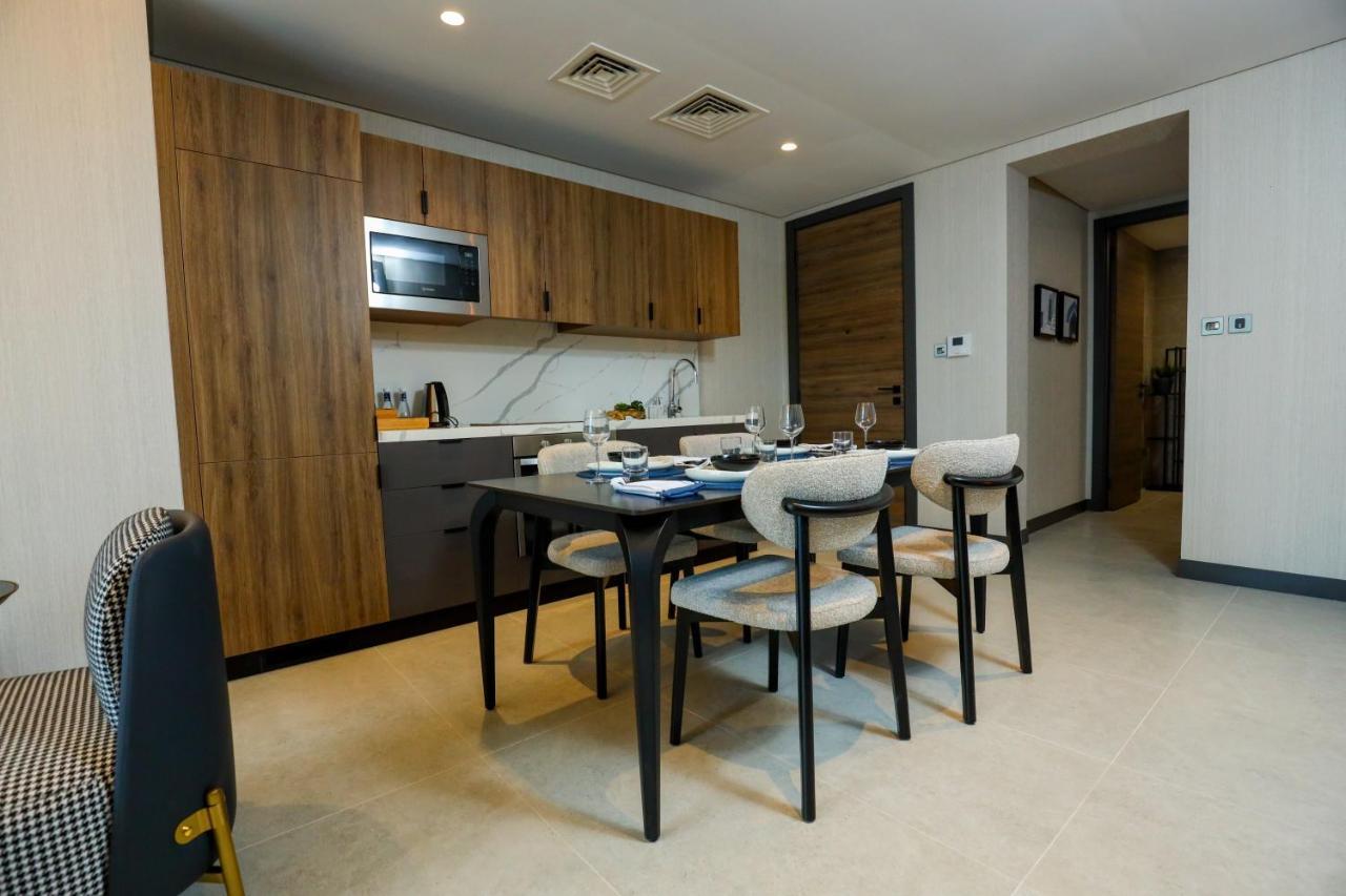 Hotel Charthouse Bahrain Manama Zewnętrze zdjęcie A kitchen in a serviced apartment