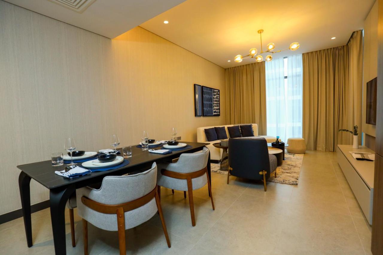 Hotel Charthouse Bahrain Manama Zewnętrze zdjęcie A living room in a typical apartment