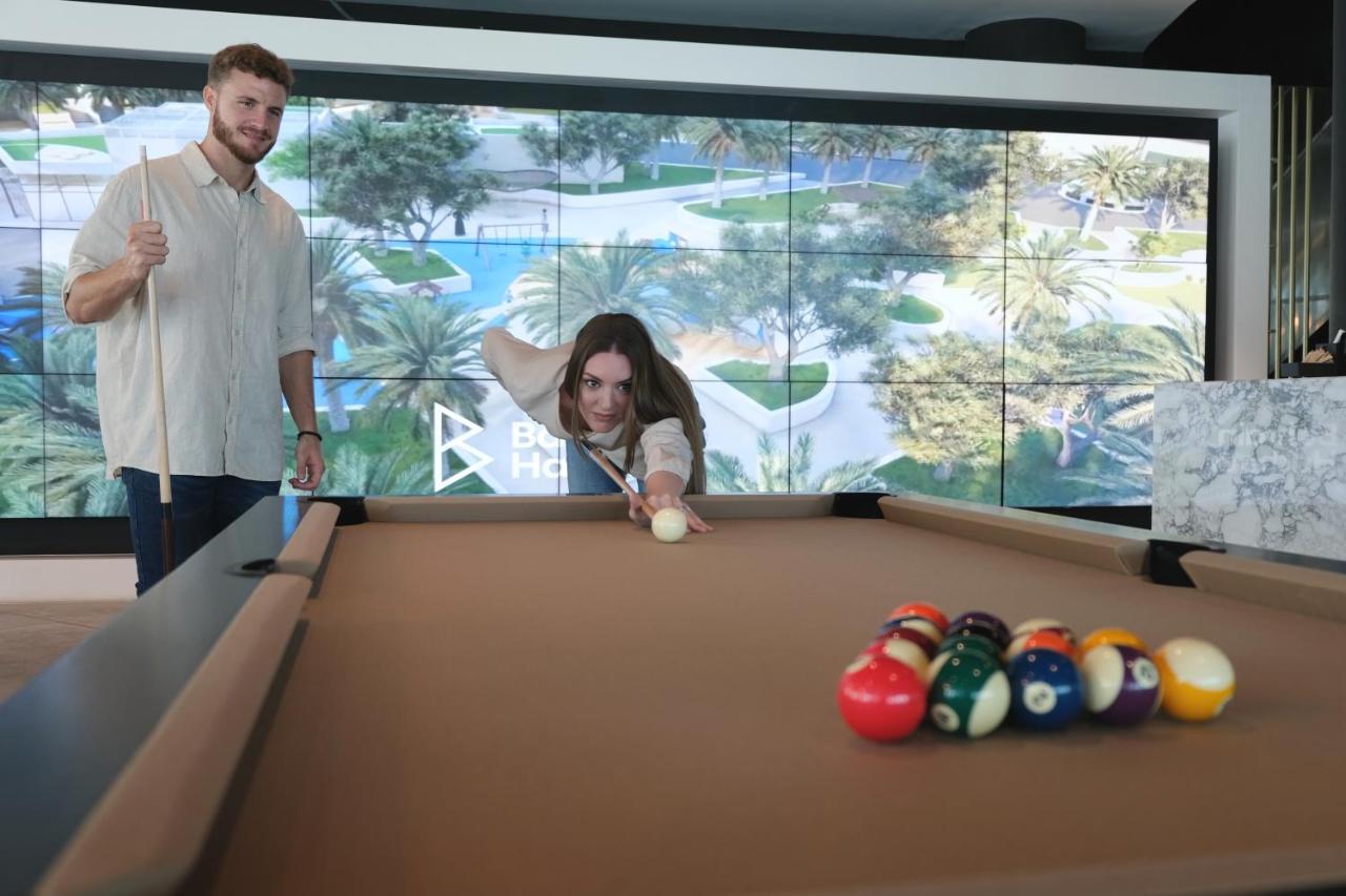 Hotel Charthouse Bahrain Manama Zewnętrze zdjęcie A pool table