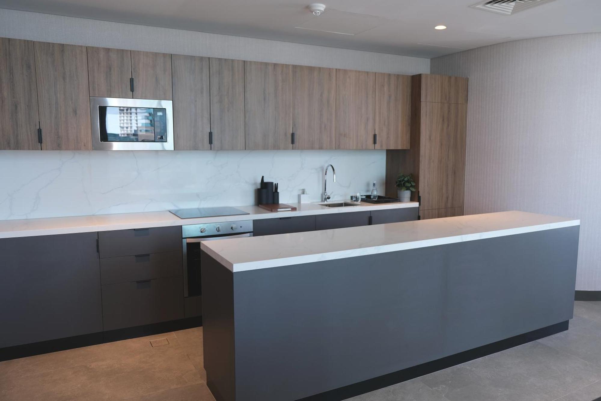 Hotel Charthouse Bahrain Manama Zewnętrze zdjęcie A kitchen in a typical apartment