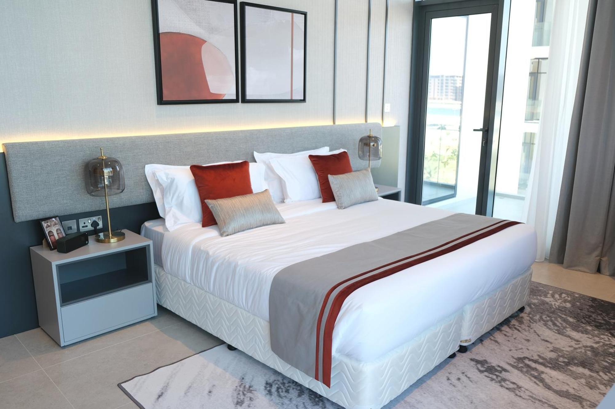 Hotel Charthouse Bahrain Manama Zewnętrze zdjęcie A bedroom at the hotel