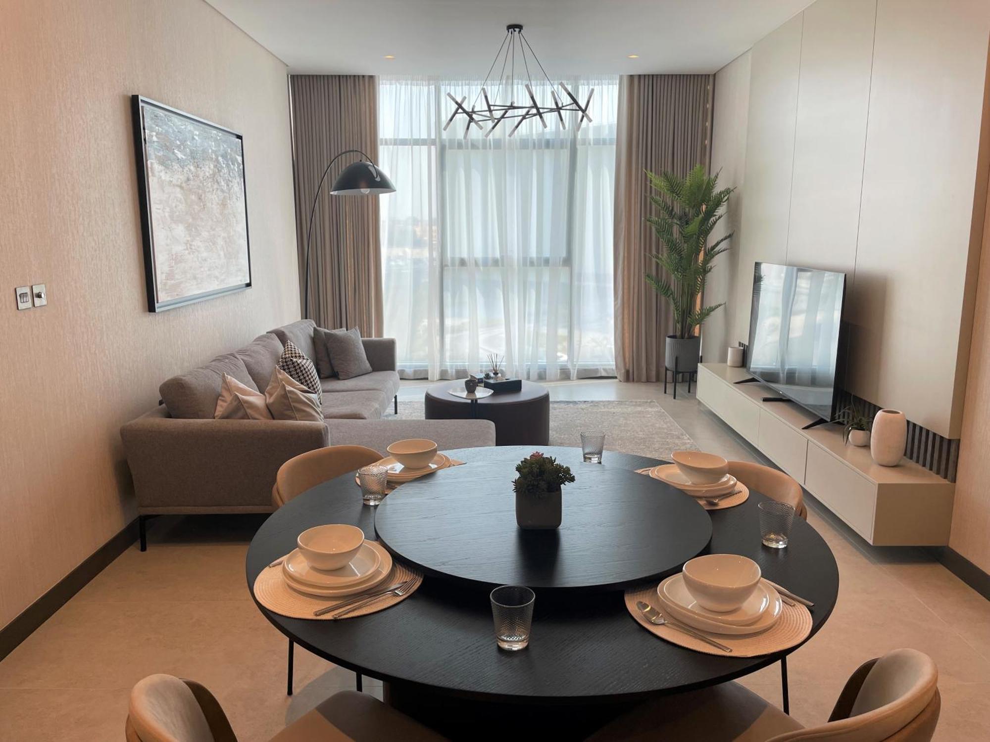 Hotel Charthouse Bahrain Manama Zewnętrze zdjęcie A living room in a typical apartment