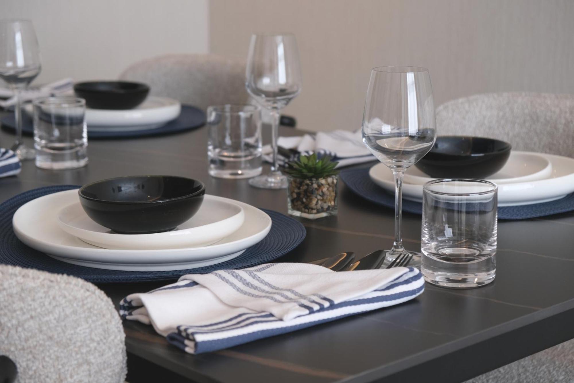 Hotel Charthouse Bahrain Manama Zewnętrze zdjęcie Dinnerware